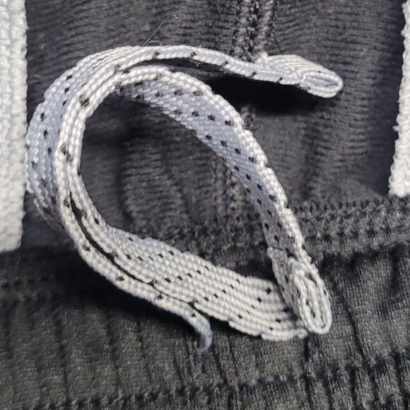 Under armour Boy’s sweatpants size Medium color gray black - Picture 3 of 6